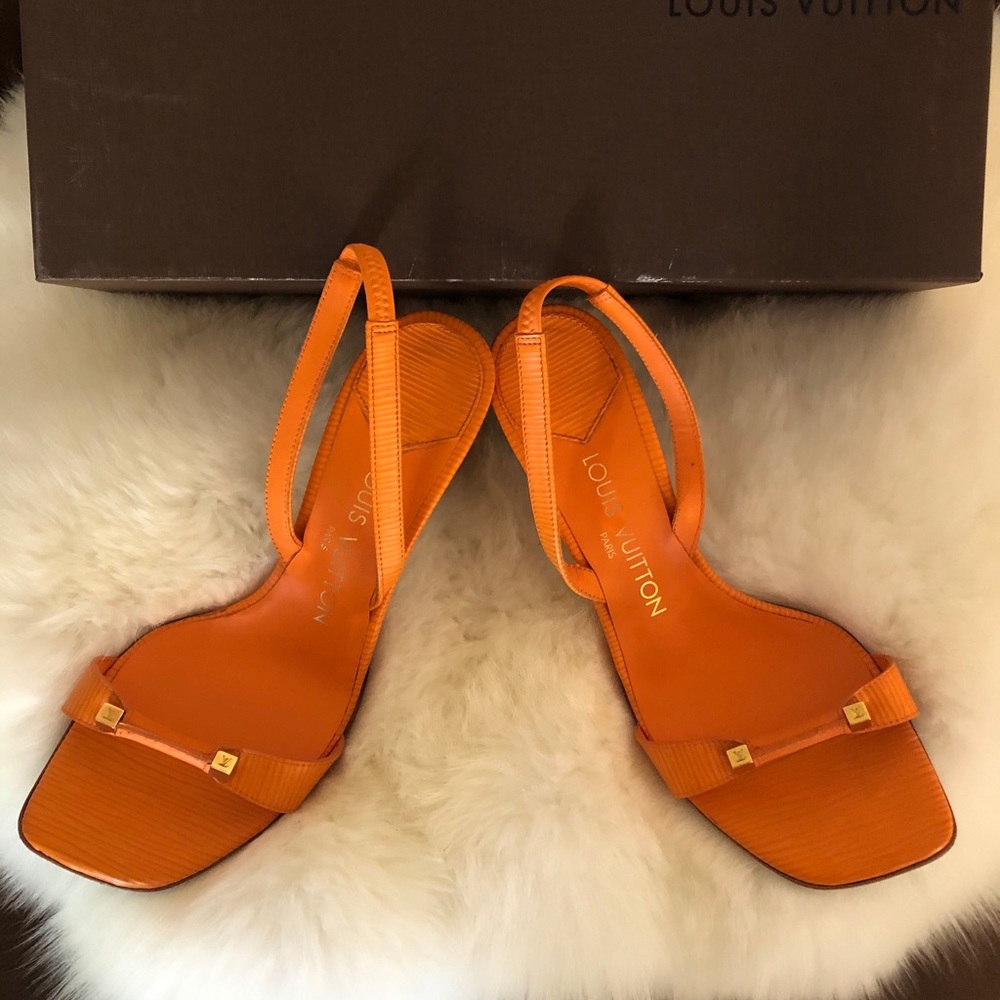 Authentic LouisVuitton orange pumps - Picture 2 of 6